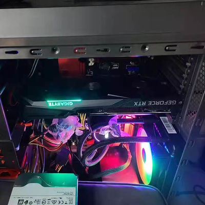 Trzy wentylatory graficzne karty graficzne NVIDIA Gigabyte RTX 3060 GAMING OC 12G GDDR6